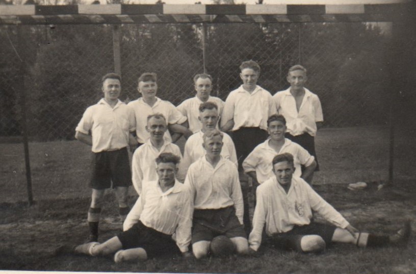 Mannschaft-nach-Meisterschaftsspiel-B-Jugendklasse-1933